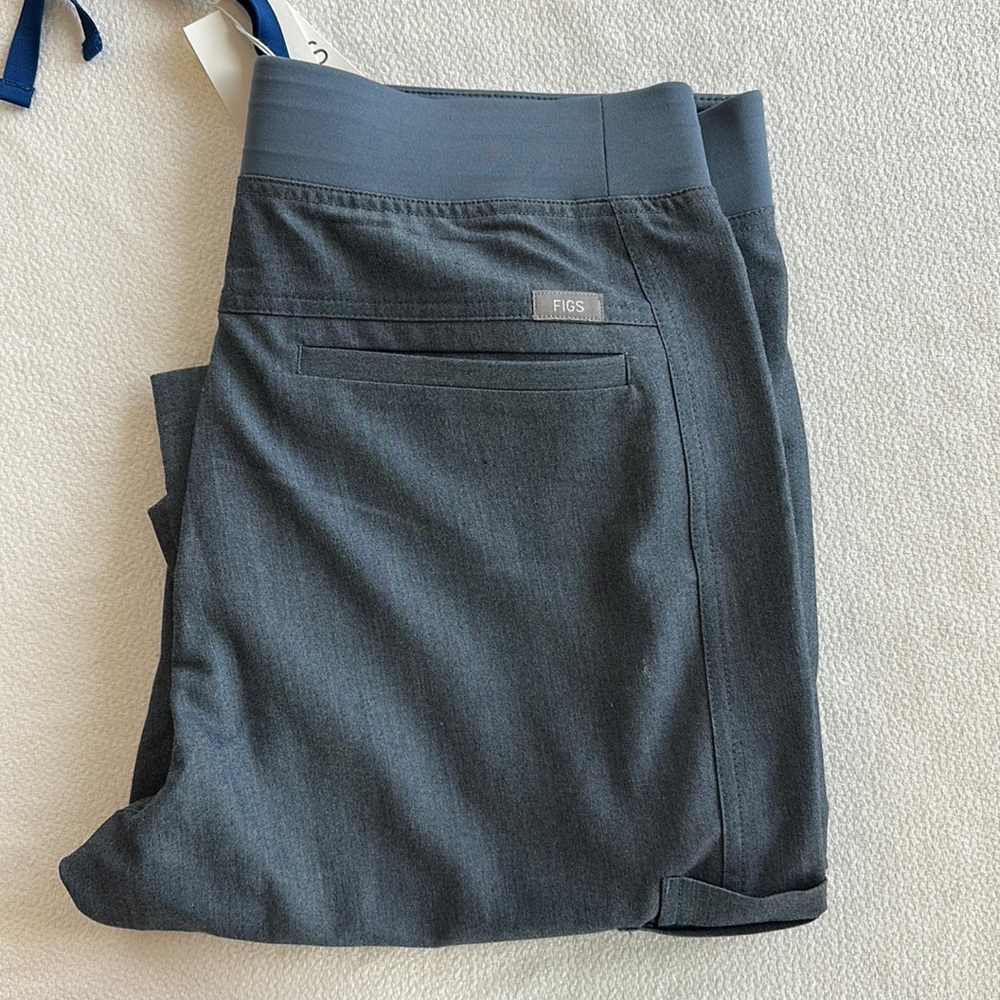 Men’s Figs Axim Cargo Pants Size Medium Denim Blue New with Tags